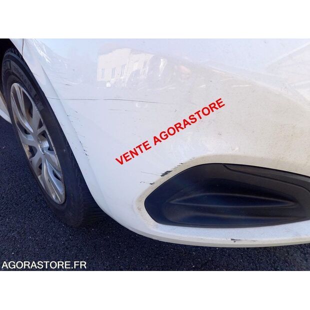 2015 بيجو 208-46786908