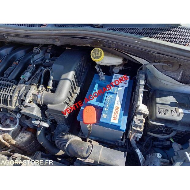 2015 بيجو 208-46786917