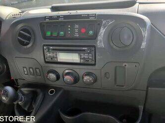 2015-renault-master-1446205-46787314