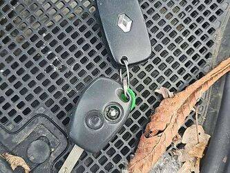 2010-renault-clio-1445456-46787662