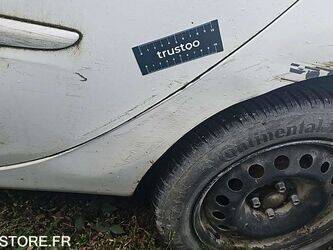 2010-renault-clio-1445456-46787663