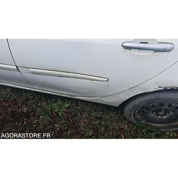 2010 Renault Clio-46787674