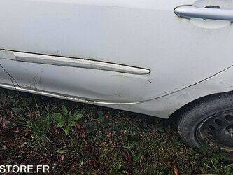 2010-renault-clio-1445456-46787674