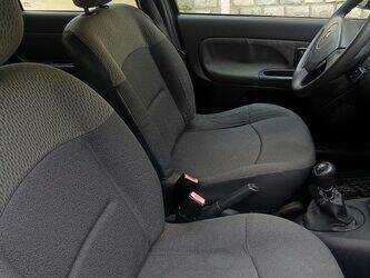 2004-renault-clio-1444991-46787685