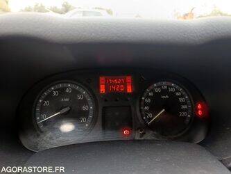 2004-renault-clio-1444991-46787687