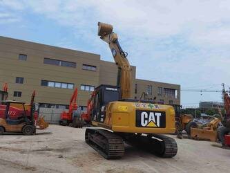 صورة ل حفارات مجنزرة 2023 كاتربيلر 320DL