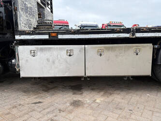 2010-man-tgs-26-440-1446324-46789701