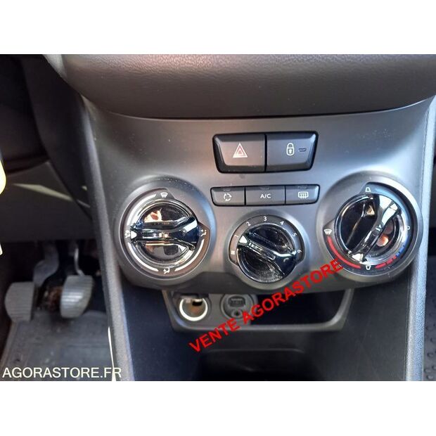 2015 بيجو 208-46796267