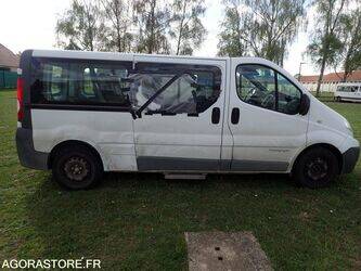 2014-renault-trafic-1446190-46796305