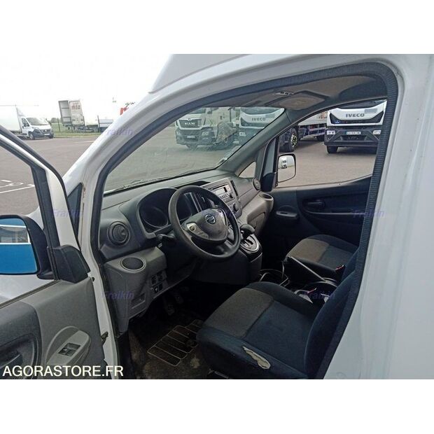 2018 NISSAN NV200-46799828