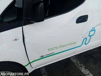 2020-nissan-nv200-1446864-46799836