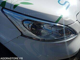 2020-nissan-nv200-1446864-46799850