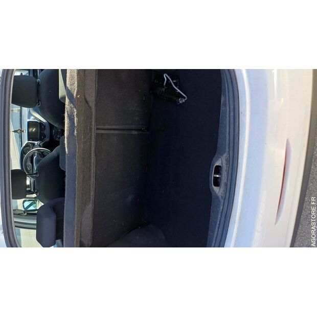 2017 Peugeot 208-46799976