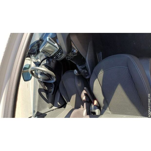 2017 Peugeot 208-46799979