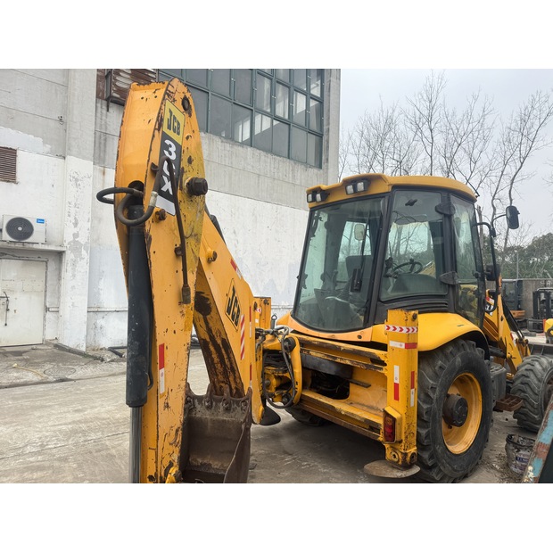 2020 جيه سي بي 3CX-46800245