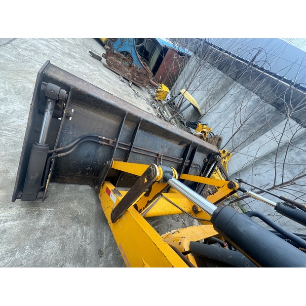 2020 جيه سي بي 3CX-46800248