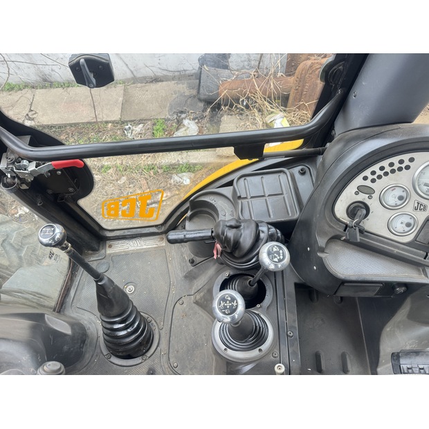 2020 جيه سي بي 3CX-46800250