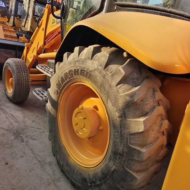 2023 JCB 3CX-46800255