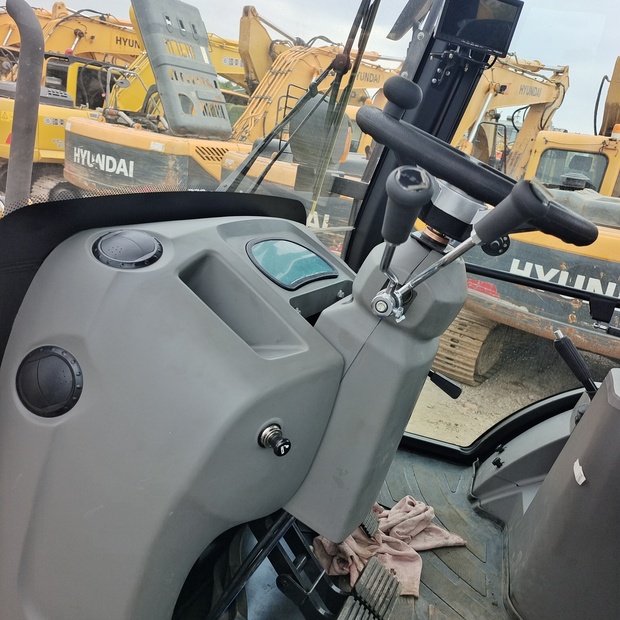 2026 Caterpillar 420F-46800305