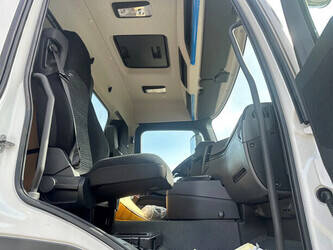 2025-mercedes-benz-arocs-4142-1446894-46800454