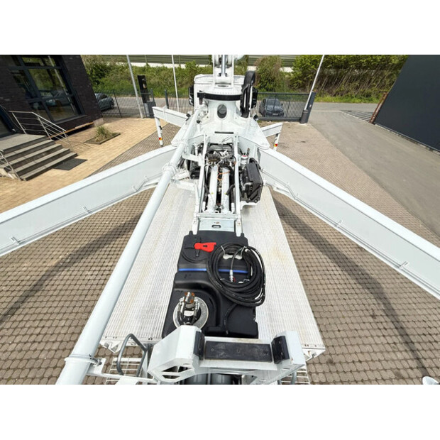 2025 Mercedes-Benz Arocs 4142-46800555