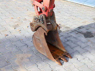 2017-jcb-8025-1446970-46803204