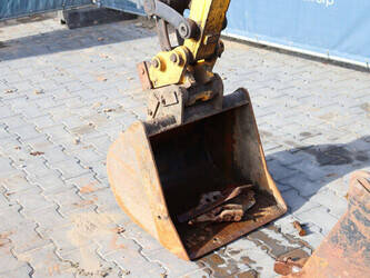 2003-jcb-8032-1446972-46803305