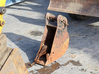 2003-jcb-8032-1446972-46803307