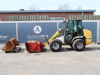 صورة ل معدات البناء كرامر 350