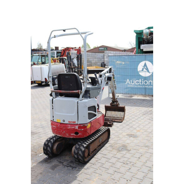 2016 TAKEUCHI TB210R-46804090