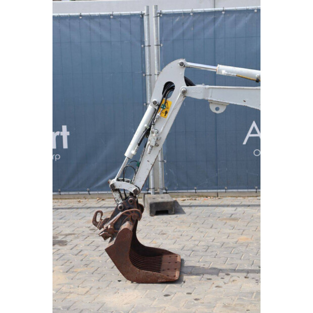 2016 TAKEUCHI TB210R-46804095