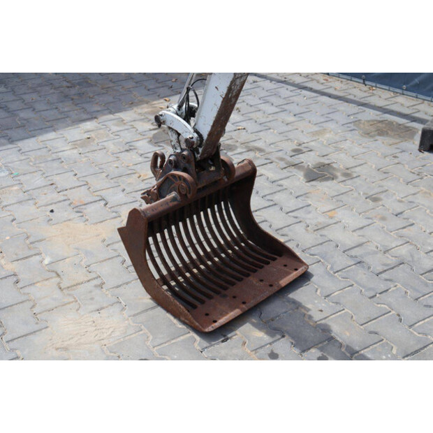 2016 TAKEUCHI TB210R-46804099