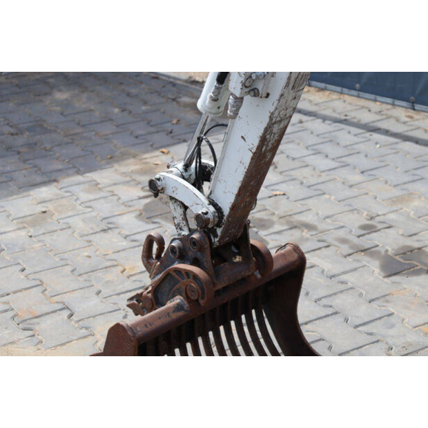 2016 TAKEUCHI TB210R-46804100