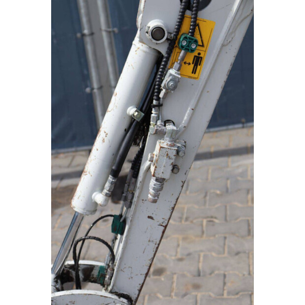 2016 TAKEUCHI TB210R-46804101