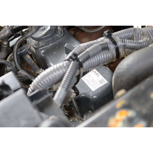 2016 TAKEUCHI TB210R-46804111