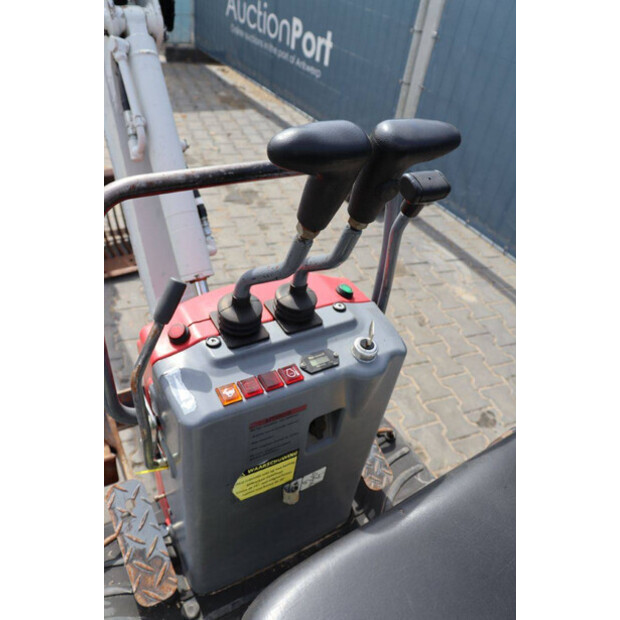 2016 TAKEUCHI TB210R-46804115