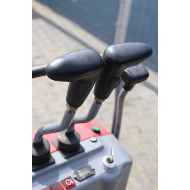 2016 TAKEUCHI TB210R-46804116