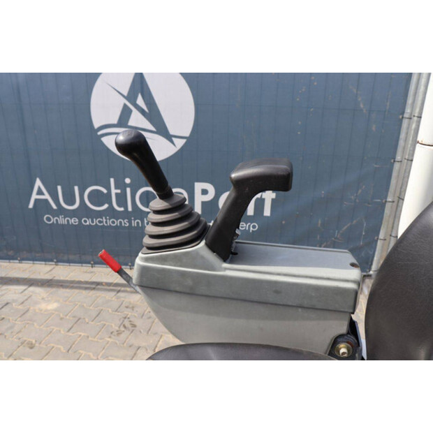 2016 TAKEUCHI TB210R-46804118