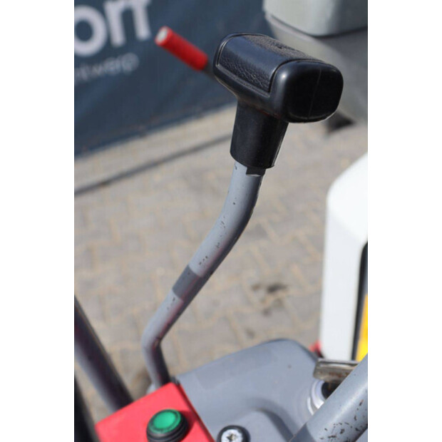 2016 TAKEUCHI TB210R-46804121