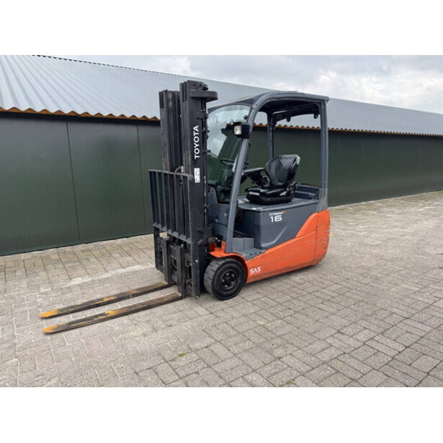 2014 تويوتا 8FBET16-46804453