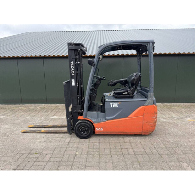 2014 تويوتا 8FBET16-46804454