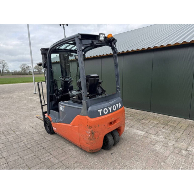 2014 تويوتا 8FBET16-46804455