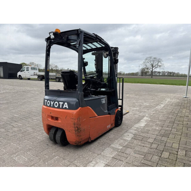 2014 تويوتا 8FBET16-46804457