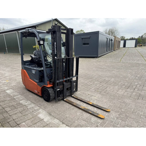 2014 تويوتا 8FBET16-46804458