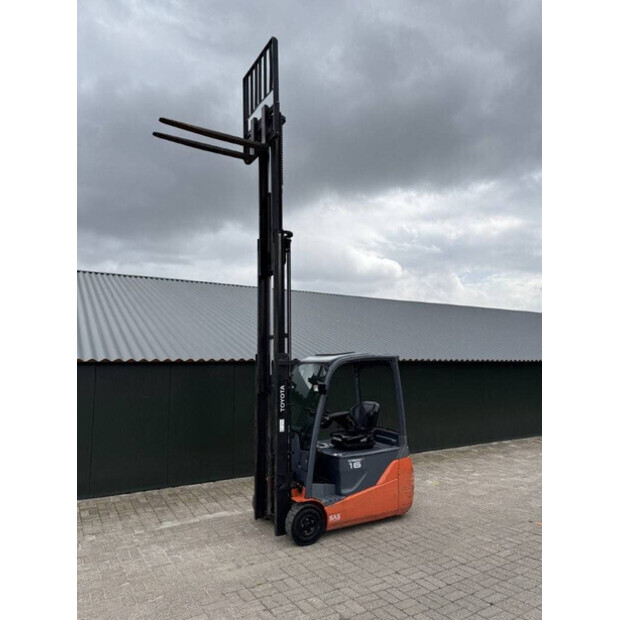 2014 تويوتا 8FBET16-46804465