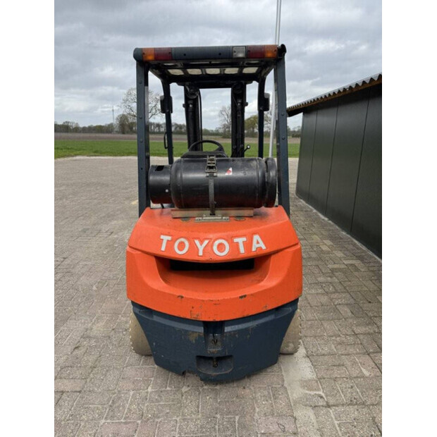 2003 تويوتا 42-7FG25-46804469