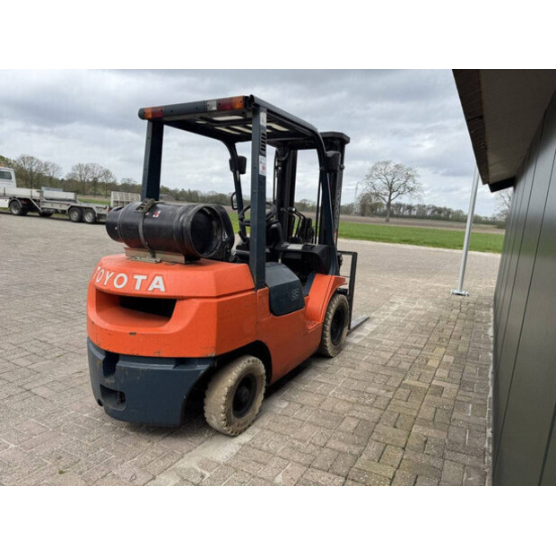 2003 تويوتا 42-7FG25-46804470