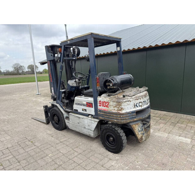 1989 كوماتسو FG25T-11E-46804481