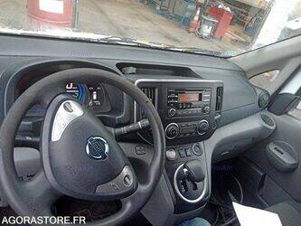 2019-nissan-nv200-1447083-46807527