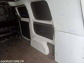 2019-nissan-nv200-1447083-46807528